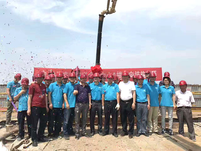 6月16日南京液壓布料機(jī)合作北京城建南京世貿(mào)中心項(xiàng)目封頂 6月16日南京液壓布料機(jī)合作北京城建南京世貿(mào)中心項(xiàng)目封頂