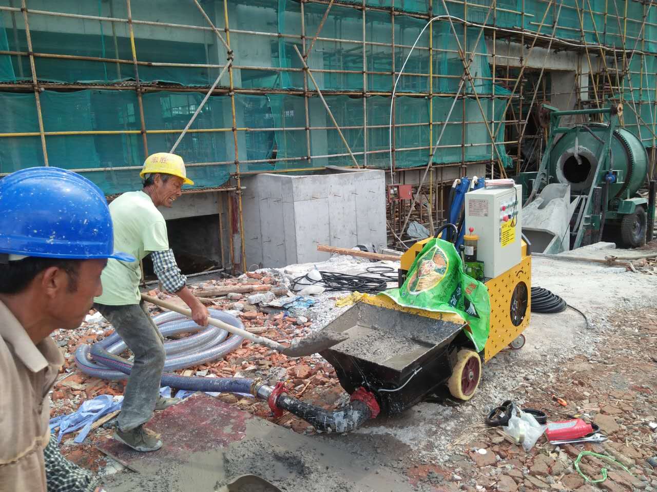 構(gòu)造柱輸送泵價格廠家施工現(xiàn)場 構(gòu)造柱輸送泵價格廠家施工現(xiàn)場