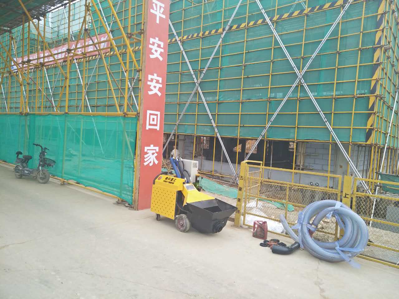 構(gòu)造柱輸送泵廠家施工現(xiàn)場(chǎng) 構(gòu)造柱輸送泵廠家施工現(xiàn)場(chǎng)