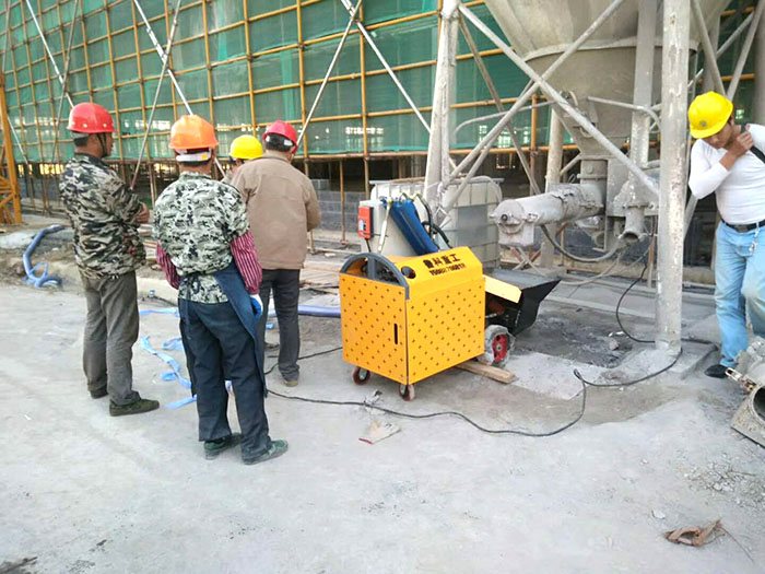 南京二次結(jié)構(gòu)柱輸送泵施工現(xiàn)場 南京二次結(jié)構(gòu)柱輸送泵施工現(xiàn)場