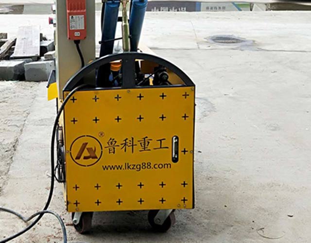 二次構(gòu)造柱泵上料機(jī) 二次構(gòu)造柱泵上料機(jī)